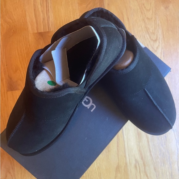 UGG®
UGG Leisure Faux
Shearling Slipper